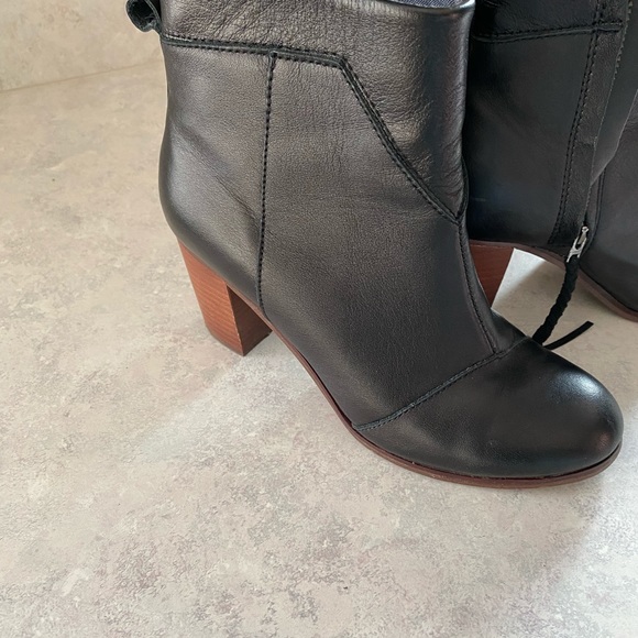 TOM booties! - Picture 4 of 5